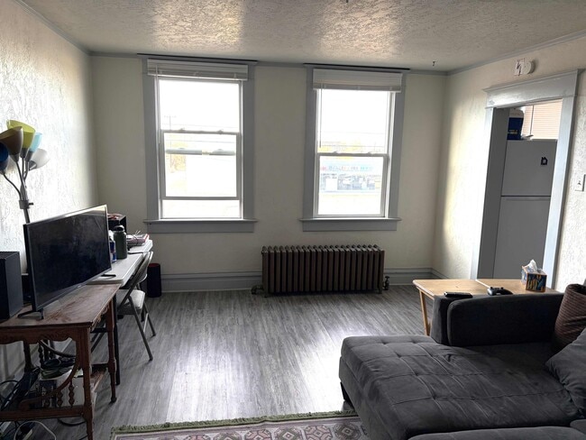 Building Photo - 315 W Halliday St