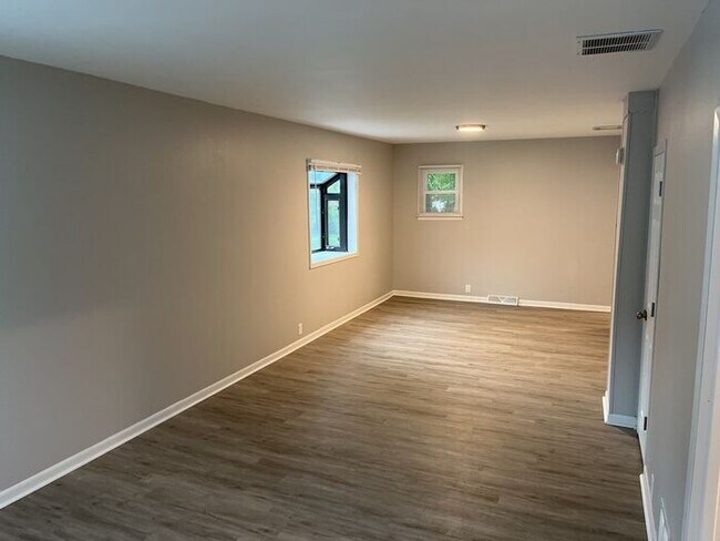 Building Photo - Newly Remodeled Single Family Home