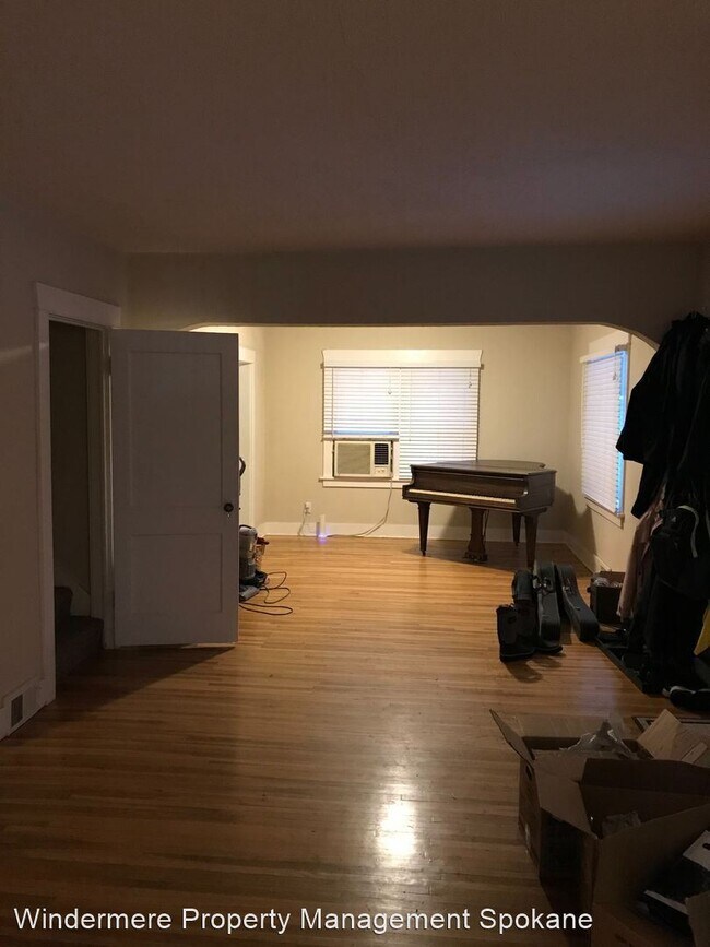 Building Photo - 3 br, 1 bath House - 218 W. 22nd