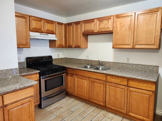 KITCHEN - 2106 S Ridgeley Dr Apartments