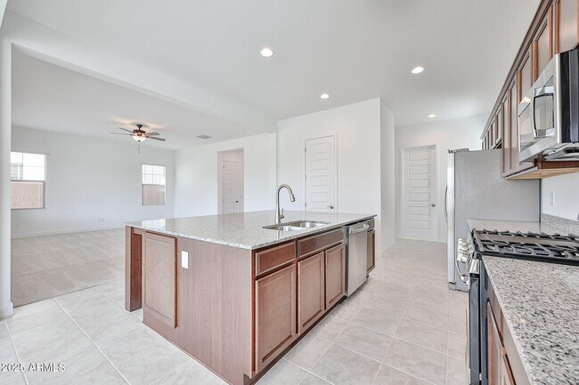 Foto del edificio - 25092 N 75th Ln