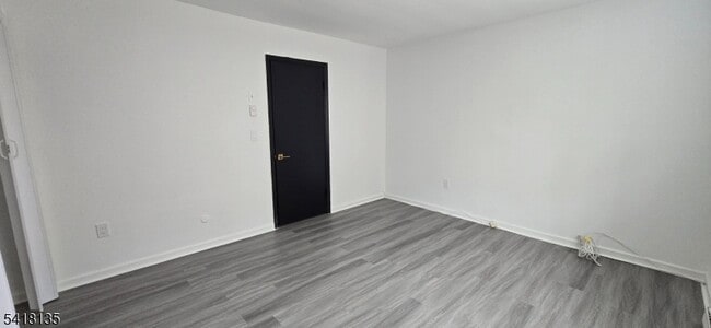 Building Photo - 206 Main St