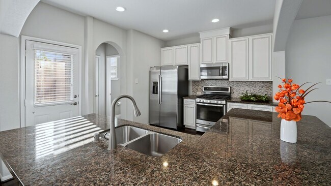 Building Photo - 8403 Columbia Forest Dr