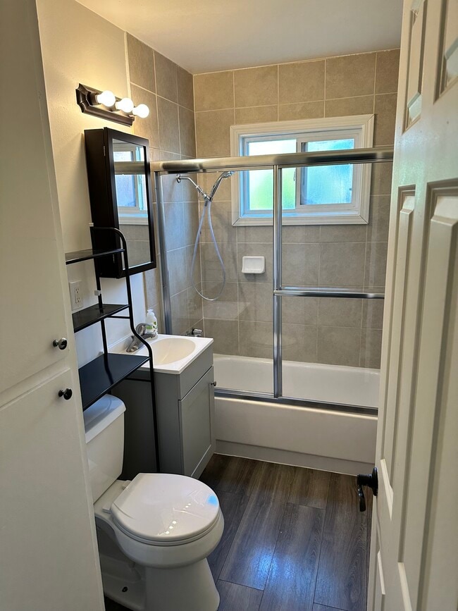Bath - 847 S 47th St