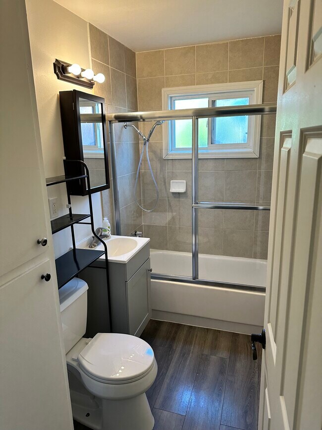 Bath - 847 S 47th St