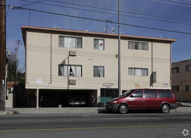 Building Photo - Royal Lee
