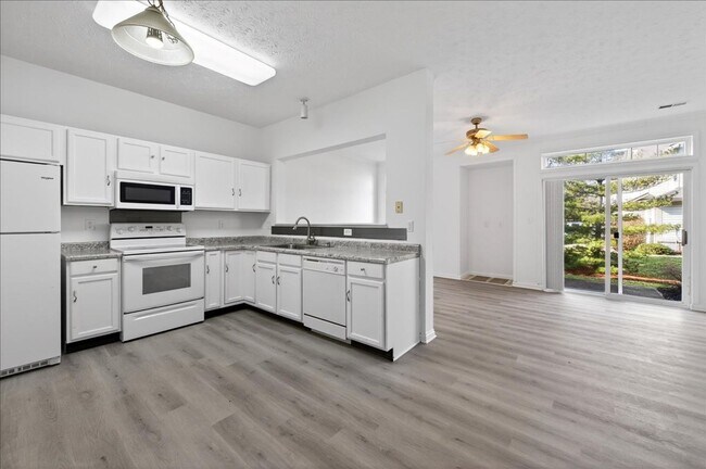 Foto del edificio - 7042 Tyler Ln