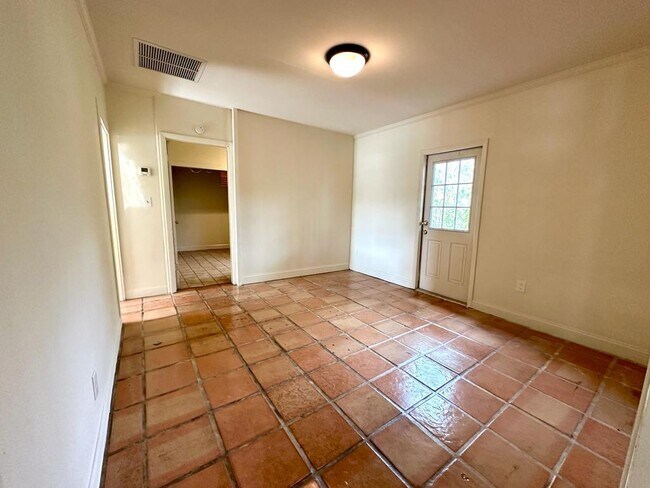 Building Photo - 2101 Ponce de Leon Ave
