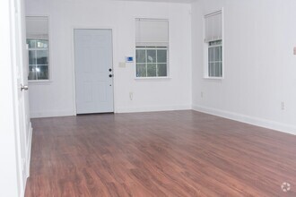 Building Photo - 102 White Dr