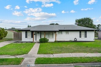 Building Photo - 513 Greenway Dr