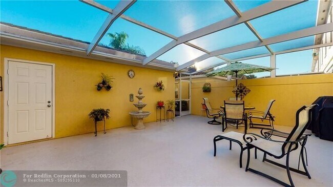 Building Photo - 174 Soriano Dr