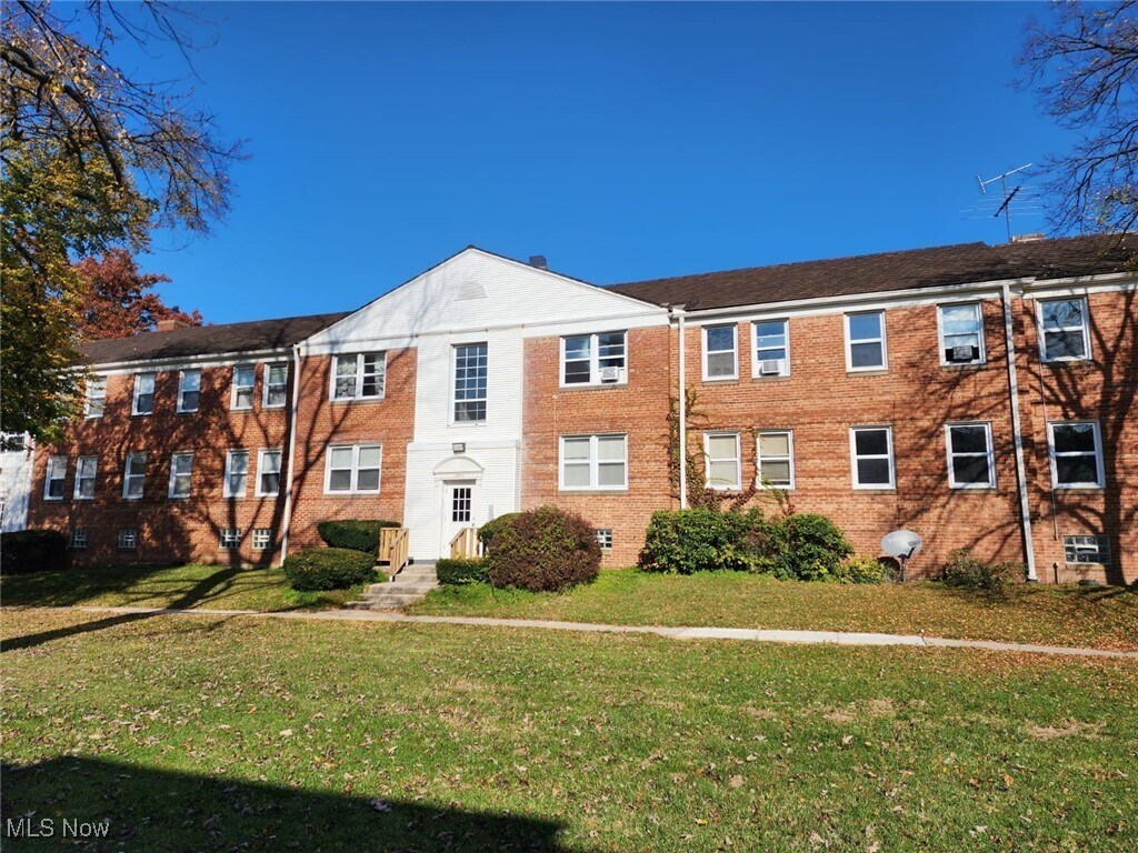 1832 Forest Hills Blvd East Cleveland, OH 44112 – photo 1