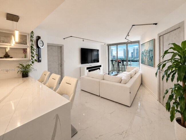 Building Photo - 3600 Mystic Pointe Dr