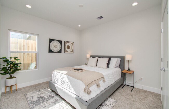 Building Photo - 774 Paul Quinn St