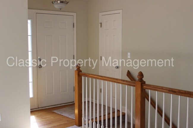 Building Photo - 10608 N Tullis Ave