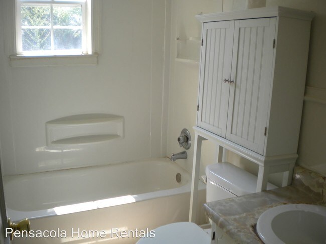 Foto del edificio - 2 br, 1 bath House - 5225 Admiral Halsey