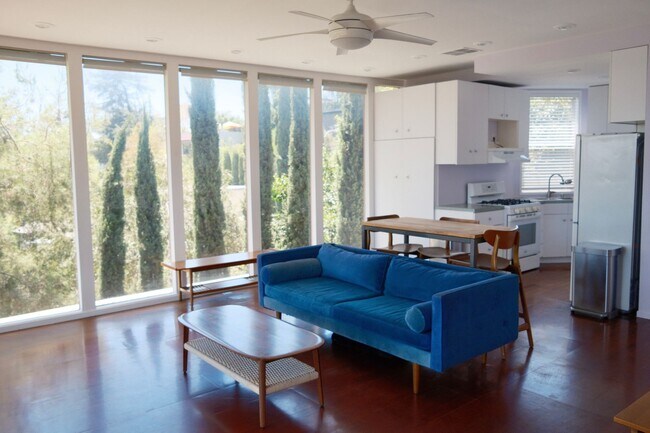 Foto del edificio - Stunning 2 bed/ 2 Bath Mid Century Modern Mount Washington Home with Panoramic Views, Floor to Ce...