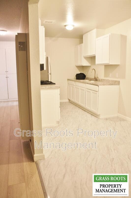 Primary Photo - 256 Racetrack St