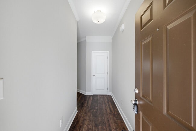 Building Photo - 327 Cashes Ct