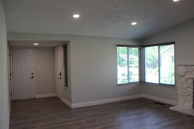 Building Photo - Make Shadow Lane Your Home!!