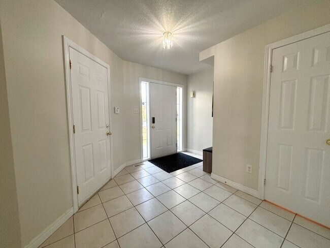 Building Photo - 41 Pineridge Dr