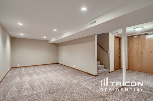Foto del edificio - 7025 Drew Ave N