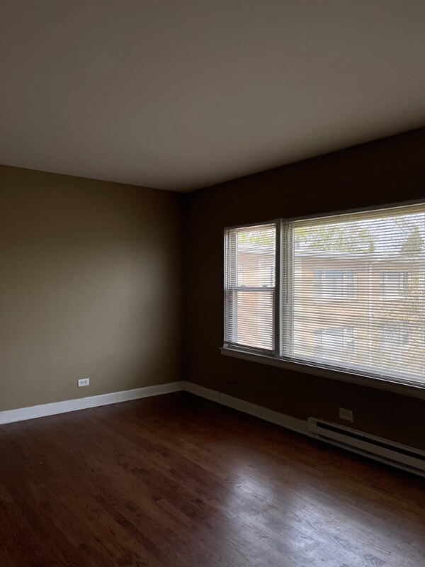 Foto del edificio - 7630 N Milwaukee Ave