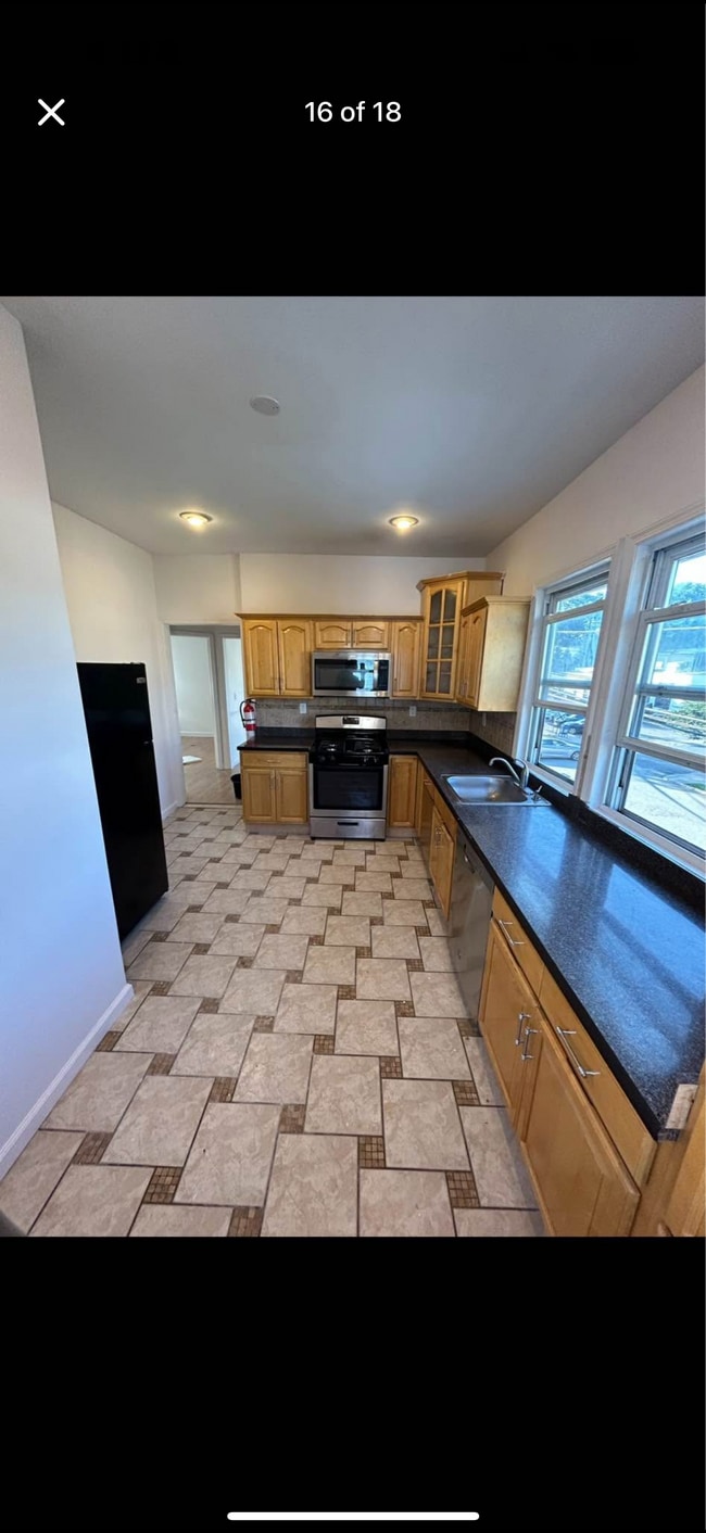 Building Photo - 466 Cortlandt St