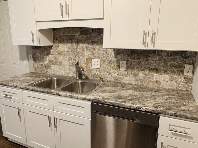 Building Photo - 212 Towbridge Dr