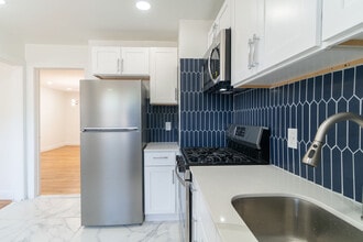 Stainless steel appliances - Presidential Estates