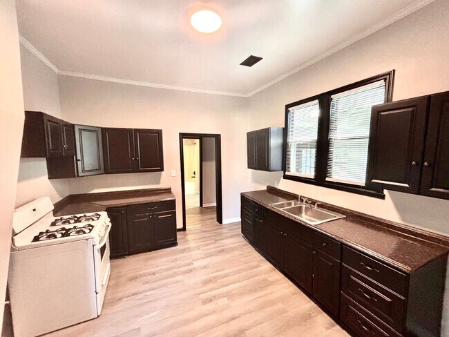 Foto del edificio - 833 W Oak Ave