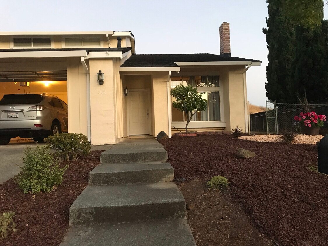 Foto principal - 532 Hastings Dr