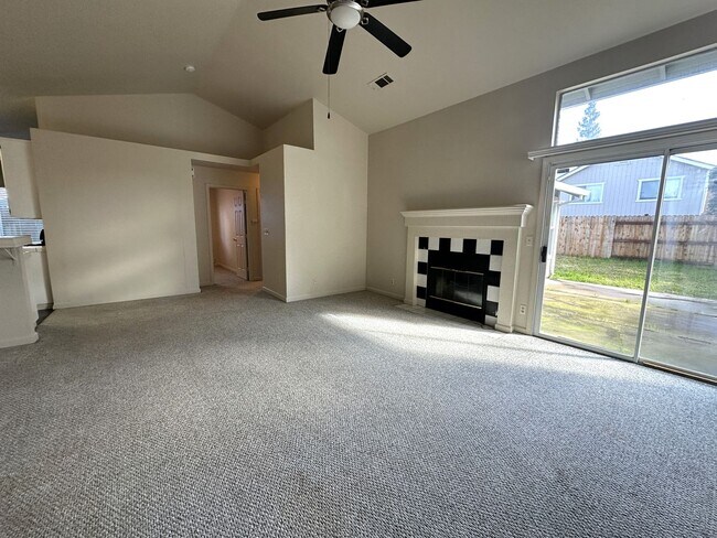 Building Photo - Very Nice 3bd/2ba Antelope Home with 2 Car...