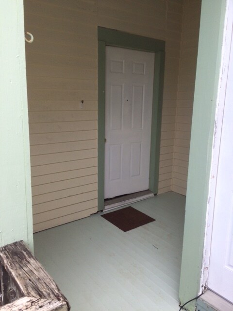 Apt door entry - 823 Church St