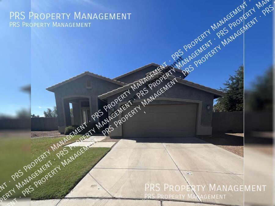 Primary Photo - Two story with mountain view features!