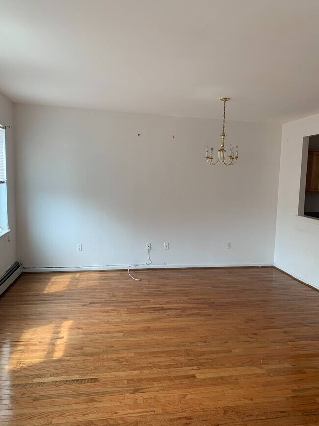 Building Photo - 377 SARATOGA Ave