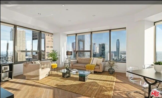 Building Photo - 1100 Wilshire Blvd