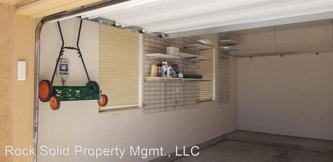 Building Photo - 2112 Las Brisas Cir SE