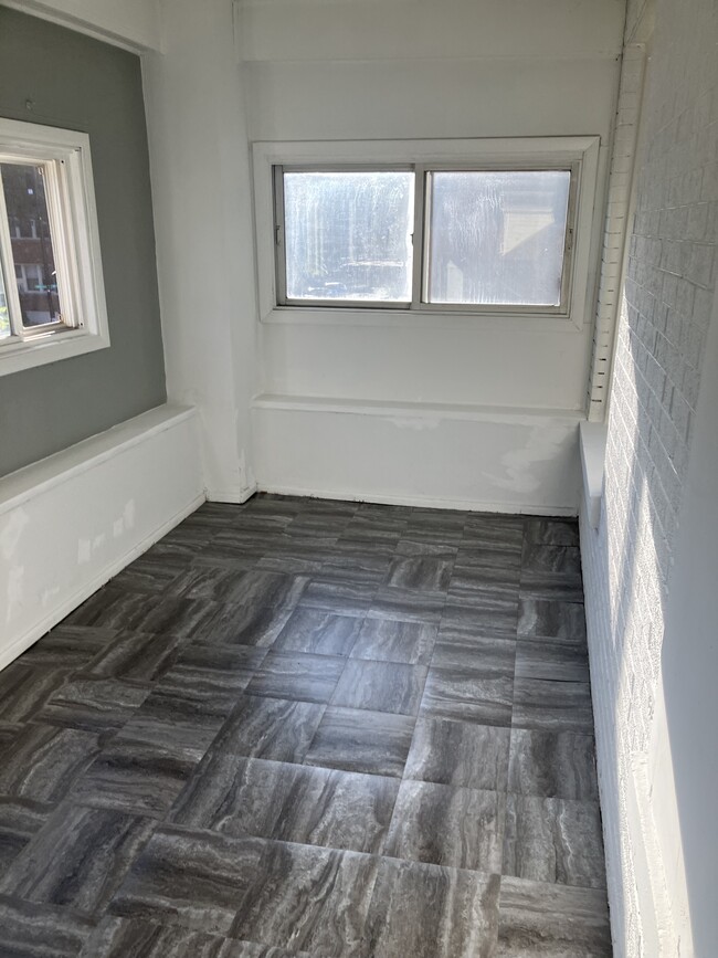 Foto del edificio - 2404 E 74th St