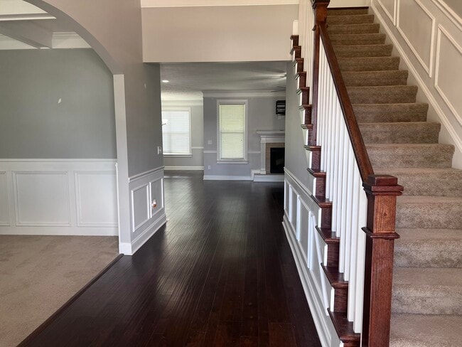Building Photo - 212 Tulip Dr