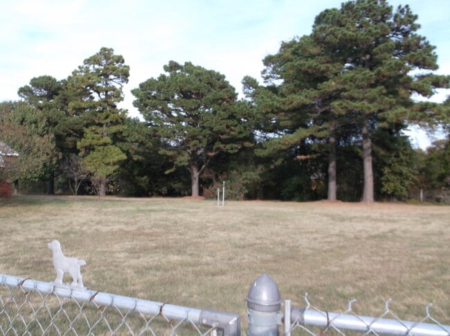 Building Photo - 16881 Beau-Kay Dr