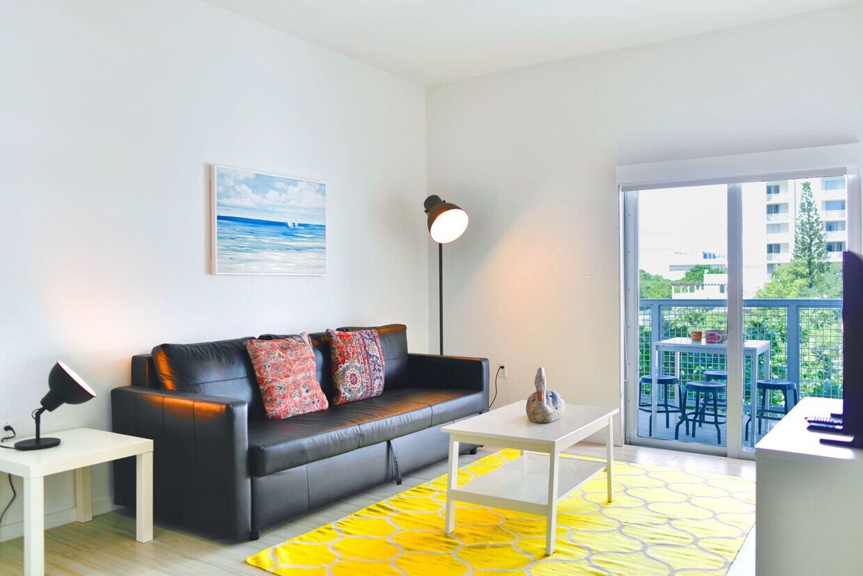 Foto principal - 481 NE 29th St