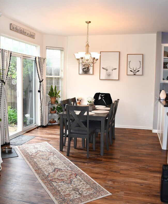 Dining Room - 25305 Colligan St