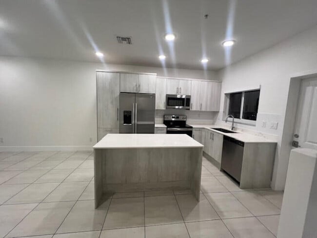 Building Photo - 3884 Melaleuca Ln