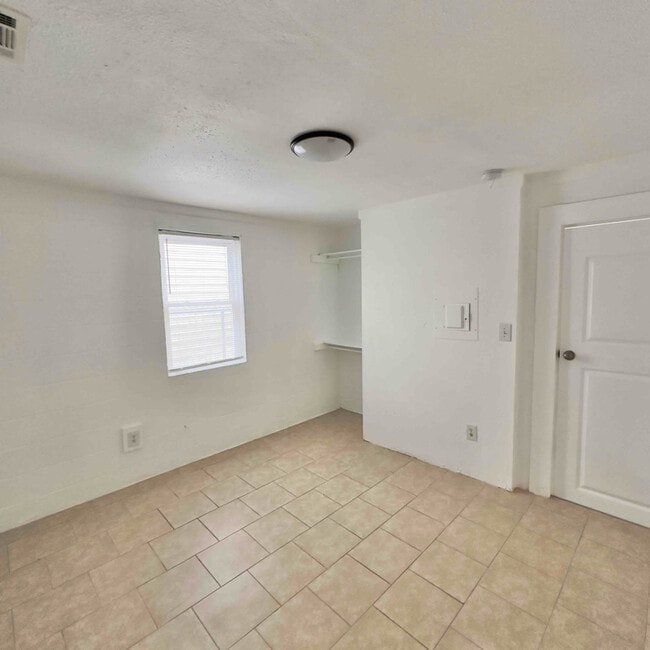 Building Photo - 8724 Forshey St