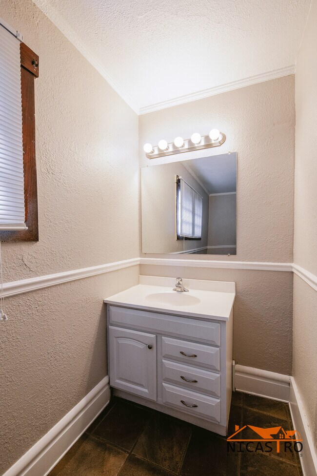 Building Photo - 1600 N 4th St