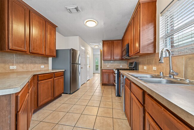 Building Photo - 9127 N Ferndale Pl Dr