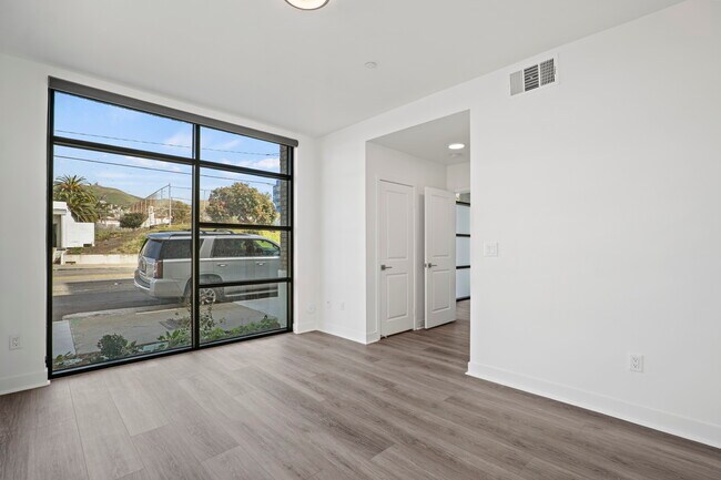Downstairs bedroom/office facing the entryway - 1290 E Thompson Blvd