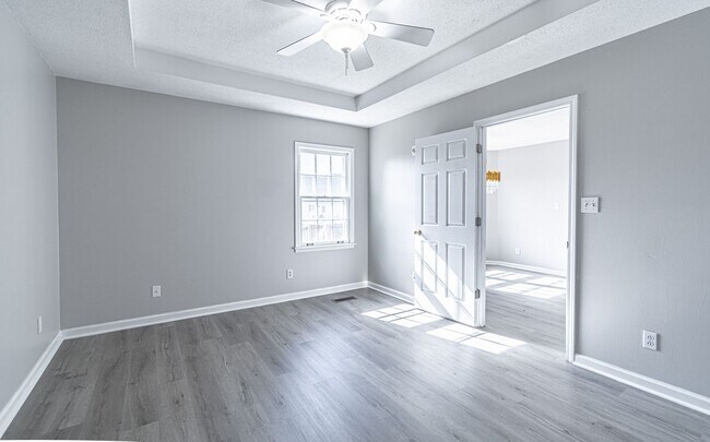 Foto del edificio - 815 Iris Ln
