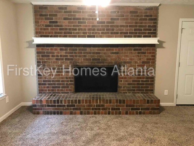 Building Photo - 5705 Hiram Lithia Springs Rd SW
